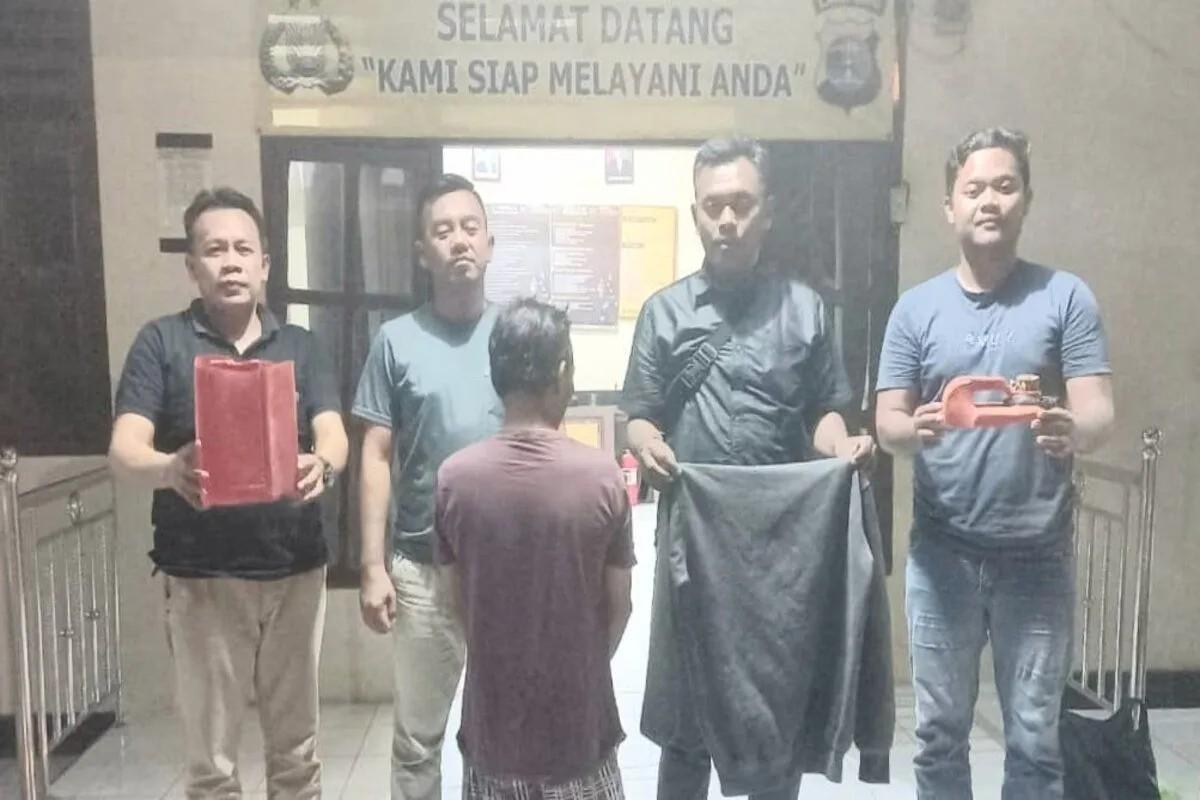 Penderes Karet Siram Mantan Bosnya Pakai Air Keras