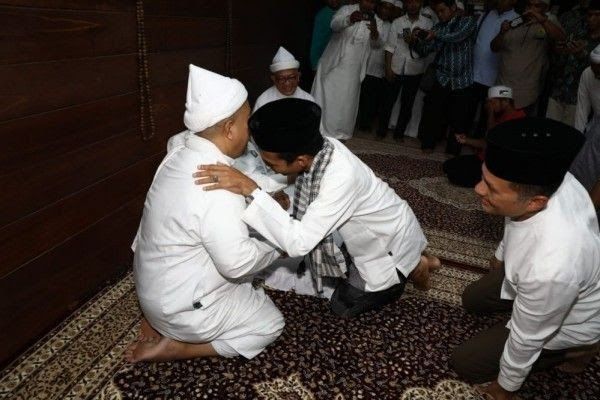 Ustaz Abdul Somad Pajang Fotonya dengan Tuan Guru Babussalam Syekh Hasyim Al-Syarwani, Ucapkan Dukacita