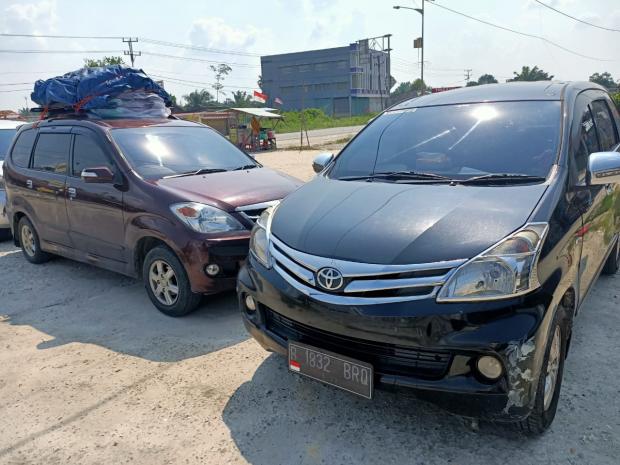 Sejumlah Orang Mengaku Penerima Kuasa <i>Leasing</i> di Palembang ”Sandera” Mobil Afdhal Azmi Jambak saat Melintas di Riau