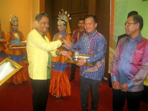 Asian Agri Raih Juara <i>Riau Investment Award</i> 2016