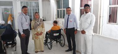 bbrk-syariah-bagansiapiapi-serahkan-bantuan-kursi-roda-untuk-rsud-dr-rm-pratomob