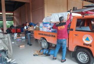 bpemprov-riau-distribusikan-bantuan-logistik-kepada-korban-banjir-di-tiga-kecamatan-di-kabupaten