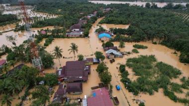 bbanjir-yang-melanda-beberapa-daerah-di-riau-belum-ada-tandatanda-menyusutb