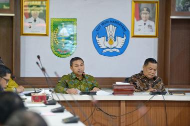 bgubernur-abdul-wahid-desak-disdik-riau-perbaiki-kinerjab