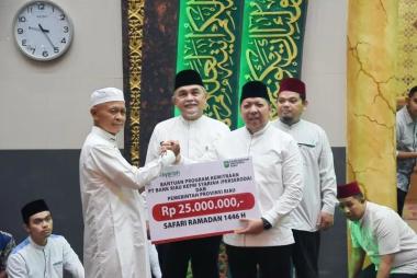 bsafari-ramadan-ke-masjid-almizan-kamparkiri-brk-syariah-serahkan-bantuan-uas-ajak-masyarakat