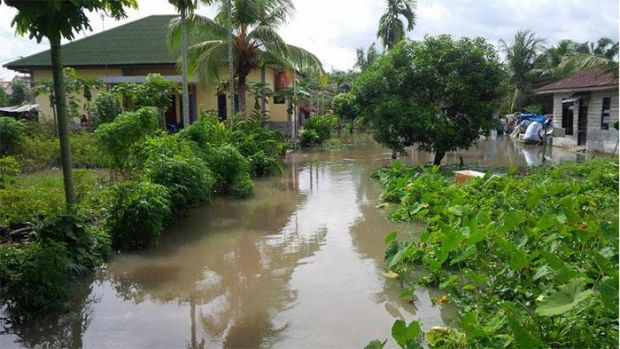 Lima Jam Pekanbaru Diguyur Hujan, Banyak Rumah Warga yang Terendam Banjir