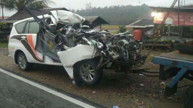 Mobil Travel Jurusan Padang-Pekanbaru Kecelakaan di Baso, 3 Orang Tewas setelah Tabrak Mobil Angkut Pupuk