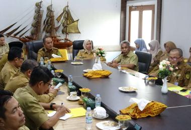 bdidampingi-wakilnya-bupati-indragiri-hilir-pimpin-rapat-pengelolaan-blud-rsud-tembilahan-b
