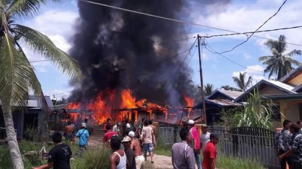 Lima Rumah Warga Telukpinang Inhil Habis Dilalap Api