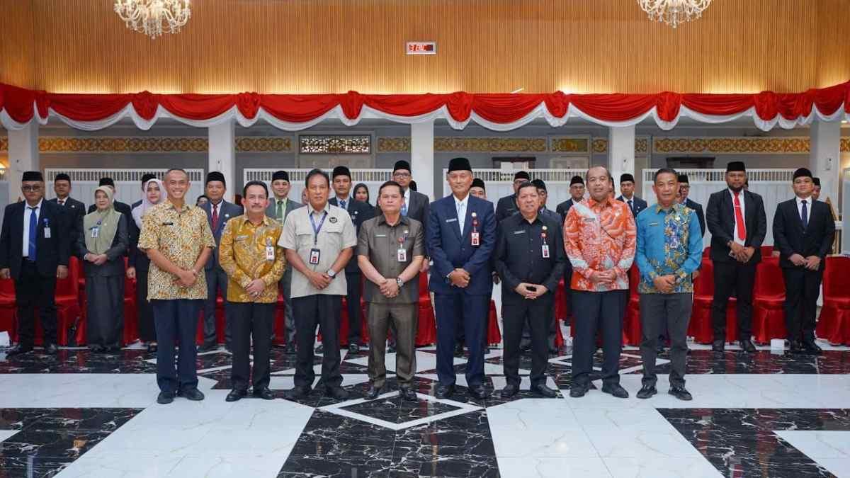 <b>Pemprov Riau Lantik 30 Pejabat Administrasi, Tahap Kedua Rotasi Menyusul</b>