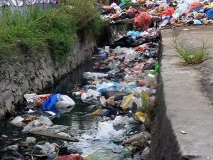 Meski Sampah Menumpuk di Mana-mana, Pemkot Pekanbaru Masih ”Gengsi” Minta Bantuan Pemprov Riau