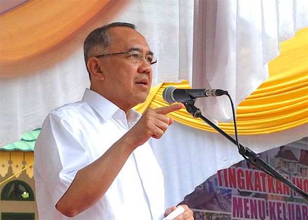 Gubernur Riau Ogah Ikut Campur Proses Hukum Staf Ahlinya yang Ditahan karena Diduga Korupsi Lahan Asrama Haji Rp8 Miliar