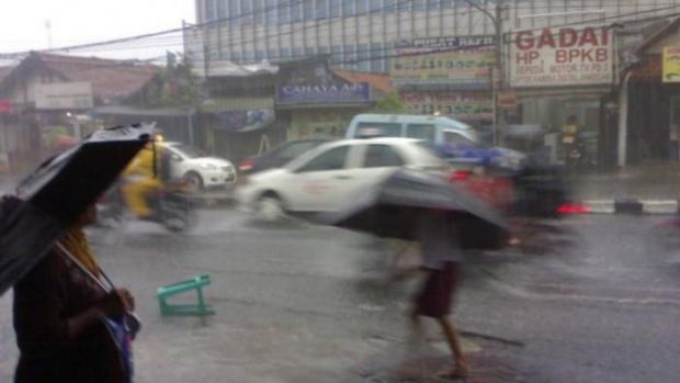 Waspada! Hari Ini, Hujan Deras Disertai Petir dan Angin Kencang Ancam Sebagian Wilayah Riau