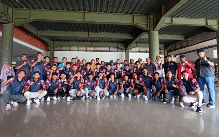 <b>23 Pemain Sepakbola PON Riau Diberangkatkan ke Jakarta Ikuti TC Penuh Selama 1,5 Bulan</b>