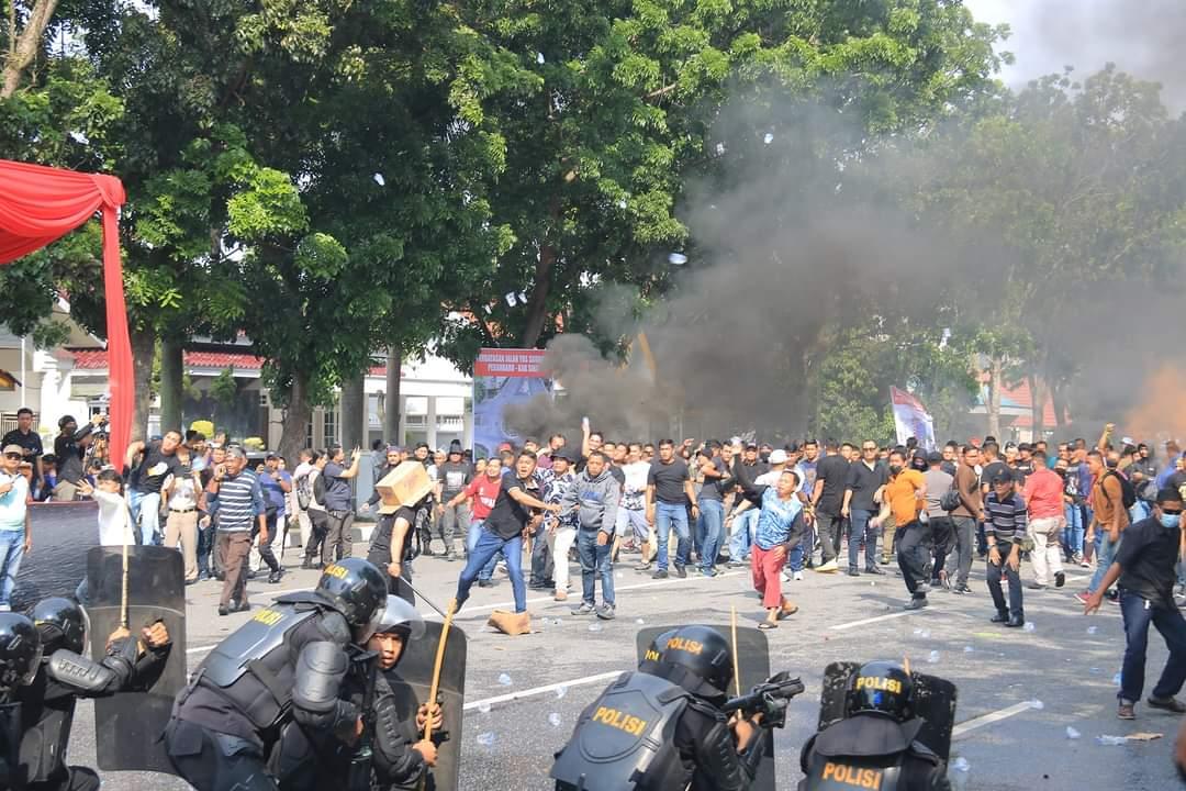 <b>Ratusan Personel Gabungan Polisi Gelar Sispam Pilkada Serentak 2024 di Kota Pekanbaru</b>
