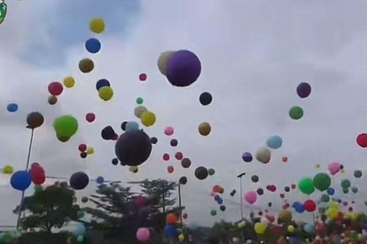 <b>Bupati Batanghari Marah karena Balon Dilepaskan Duluan sebelum Waktunya saat Pelantikan Pegawai</b>