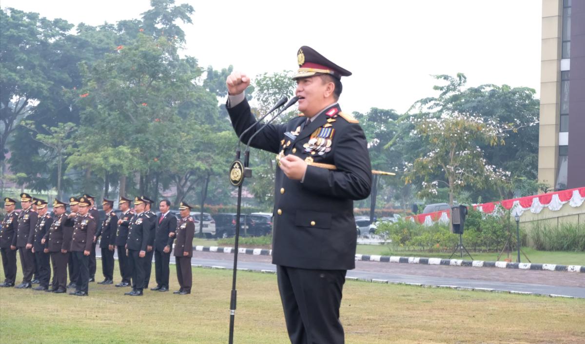 <b>Upacara HUT ke-79 Kemerdekaan RI, Kapolda Riau: Selaku Anak Bangsa, Kita Harus Mampu Berbuat Positif</b>