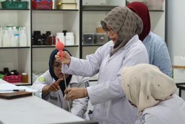 bbelajar-kimia-jadi-lebih-menyenangkan-saat-guru-makin-serub