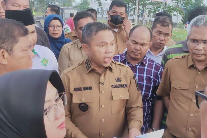 <b>Temui masyarakat yang blokir Jalan Minas-Perawang, Gubernur Riau ucapkan terimakasih</b>