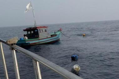 b6-hari-kapalnya-terombangambing-di-laut-karena-kehabisan-bbm-nelayan-anambas-yang-sempat-hilang