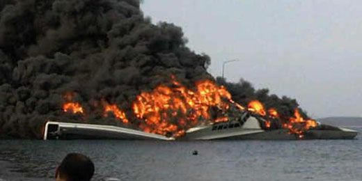Kapal Tanker Meledak dan Terbakar, Orang-orang di Harbour Bay Batam Panik
