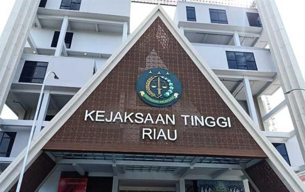 Sekdaprov Riau Yan Prana Diperiksa Jaksa 7 Jam Terkait Dana Rutin 2013—2017 saat Jabat Kepala Bappeda Siak
