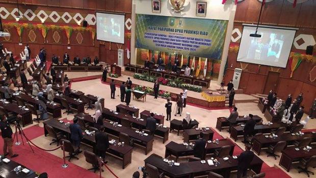 Gantikan Dua Kolega yang Berlaga di Pilkada, Mardianto Manan dan Zulkifli Indra Resmi sebagai PAW Anggota DPRD Riau