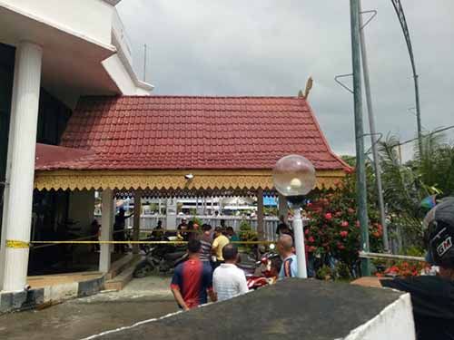 <i>BREAKING NEWS</i>: Kantor Bank Riaukepri dan BNI di Tembilahan Dilempar Bom Molotov