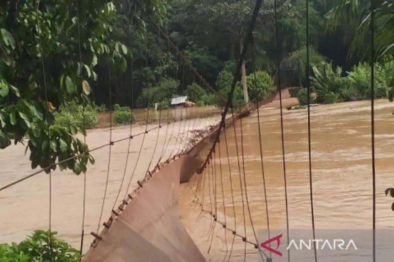 Melintas di Jembatan Gantung, 15 orang Anak di Desa Karang Agung OKU Sumsel Hanyut Terbawa Arus Banjir