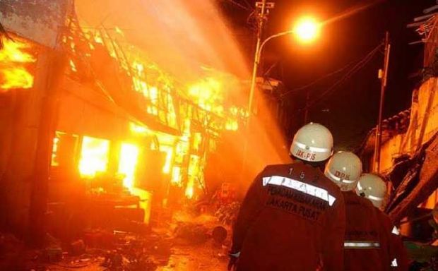 Rumah Dinas Bank Indonesia di Jalan Kuantan Pekanbaru Pagi Tadi Terbakar