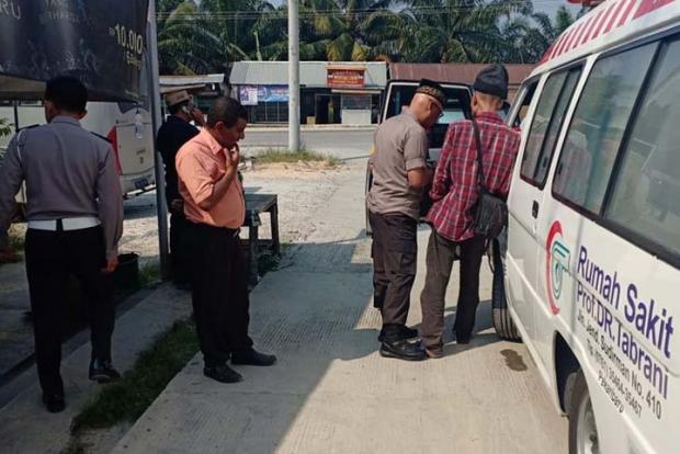 Kapolresta Pekanbaru Kawal Langsung Mobil Jenazah Ibunda Ustaz Somad hingga ke Kampung di Asahan Sumut