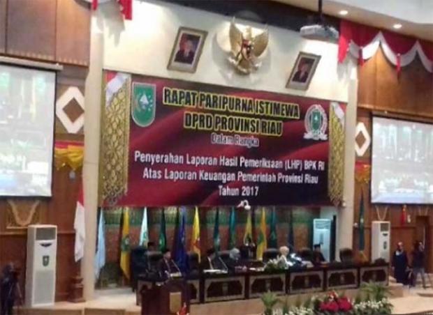 DPRD Riau Gelar Rapat Paripurna Istimewa Penyerahan LHP BPK RI atas LKPD Tahun 2017
