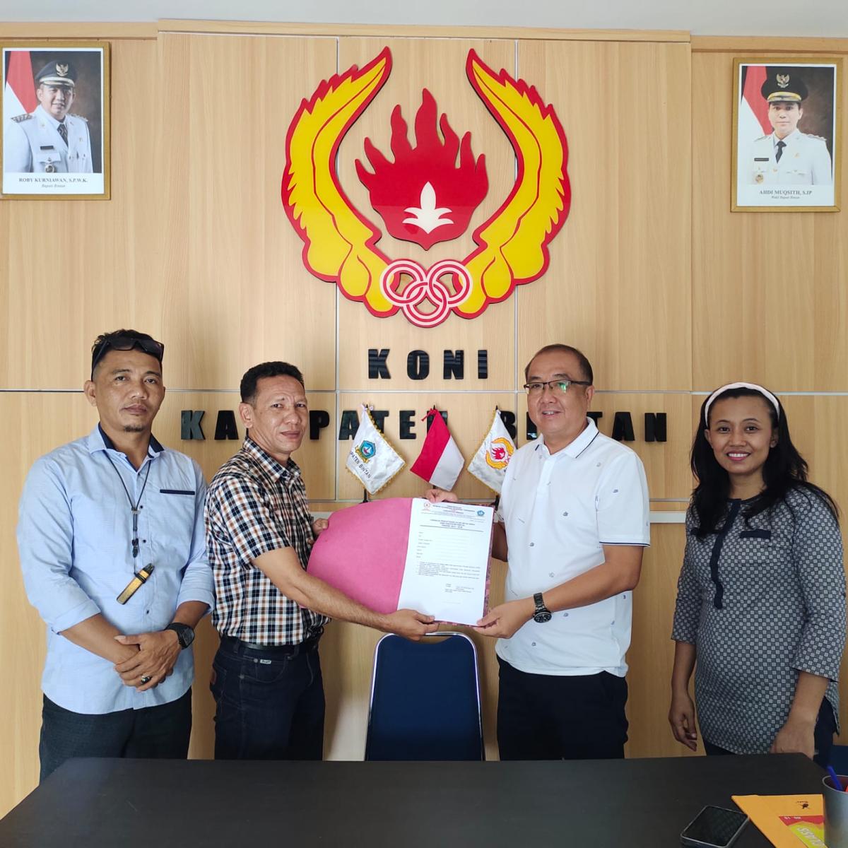 Maju Lagi, Dedi Sutanto alias Apeng Ambil Formulir Pendaftaran Bakal Calon Ketua Umum KONI Bintan