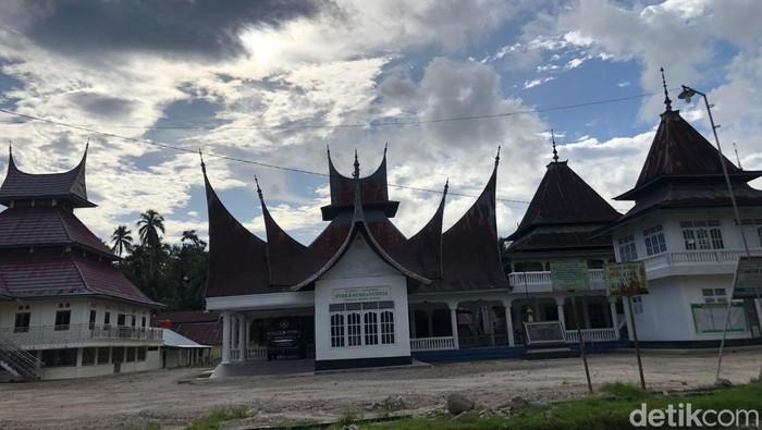 Jemaah Tarekat Syattariyah di Sumbar Merayakan Hari Raya Iduladha pada 19 Juni 2024, Lebih Lambat Dua Hari dari Pemerintah, NU, dan Muhammadiyah. Begini Dasar Penghitungannya