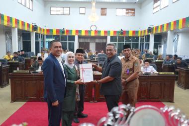 bbupati-rokan-hulu-sampaikan-ranperda-lpj-apbd-2024-ke-dprdb