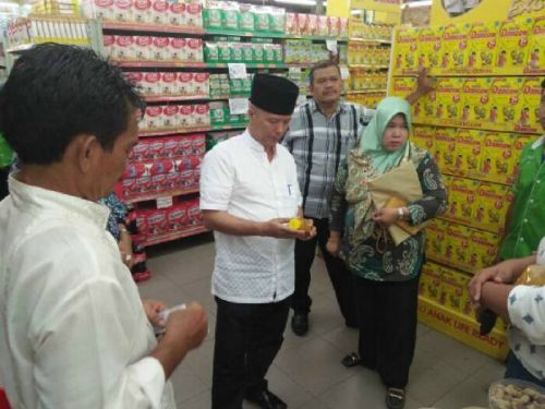 Disperindag Temukan Minimarket di Jalan Jenderal Sudirman Duri Jual Minuman Kedaluwarsa