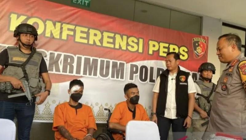 <b>Dua Tersangka Pelaku Pencurian Spesialis Pecah Kaca Mobil Berhasil Diringkus Aparat Polda Riau</b>