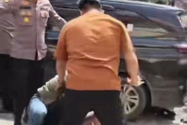 bkabur-saat-hendak-ditangkap-mobil-yang-dikendarai-pencuri-alat-tower-malah-melaju-masuk-ke-markas