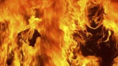 kakek-98-tahun-tewas-terbakar-diduga-merokok-sambil-tidurtiduran-di-atas-kasur