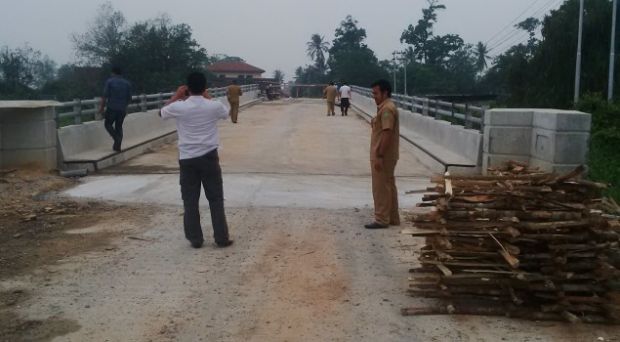Ada Apa dengan Proyek Jembatan Kelakap Siak hingga Tim Polda Riau Turun Meninjau?