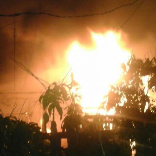 Tujuh Rumah di Jalan Semampau Kota Tembilahan Terbakar Jelang Subuh Tadi, Warga Panik dan Berhamburan
