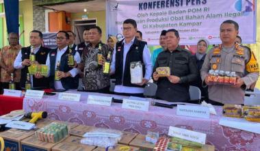 bdinilai-berbahaya-bbpom-pekanbaru-sita-sejumlah-jamu-bermerek-tawon-klancengb