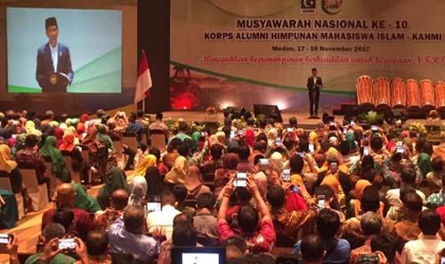 Di Munas X KAHMI, Jokowi Balas Pantun Tengku Erry: Ke Sumatera Utara Makan Durian…