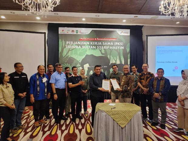 Perkuat Pengembangan Tahura Minas, Pemprov Riau - PHR Tanda Tangani PKS