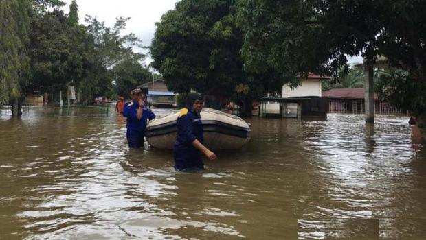 Sudah Sepekan Sekolah Libur di Buluhcina Kampar karena Dikepung Banjir