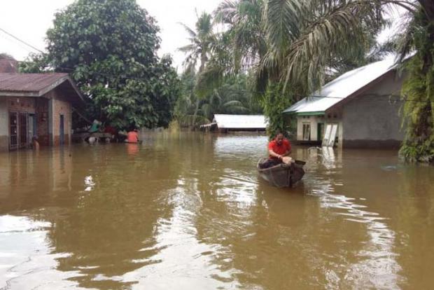 Sudah 15 Hari Desa Buluhcina Kampar Kebanjiran, Warga Keluhkan Minimnya Bantuan