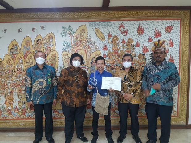 Mahasiswa FH Unilak Dinobatkan sebagai Lulusan Terbaik Green Leadhership Indonesia