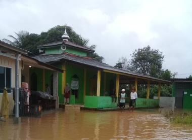 bdinas-kesehatan-provinsi-riau-imbau-masyarakat-terdampak-banjir-tingkatkan-kewaspadaan-kesehatanb
