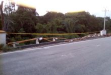 jembatan-km-35-jalan-lintas-pekanbaru-pangkalankerinci-hancur-diduga-akibat-truk-bermuatan-kayu