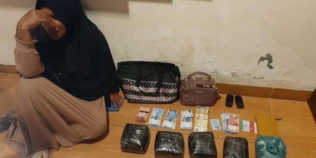 Emak-emak dari Medan Kurir Narkoba Jaringan Malaysia Ditangkap Bawa Sabu 5 Kg di Dumai